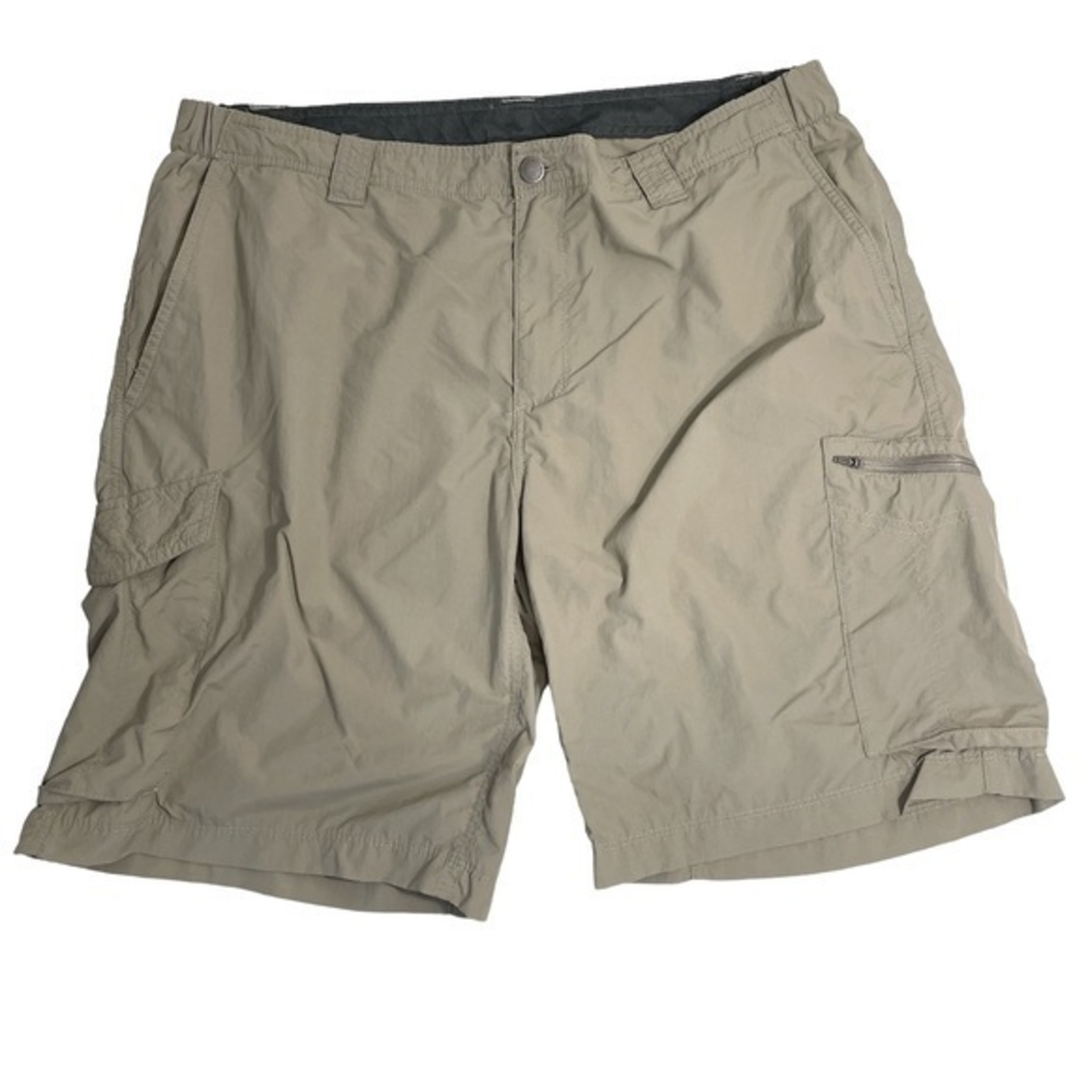 Columbia men’s 100% nylon khaki cargo shorts.  Size 38” waist x‎ 10” inseam. EUC